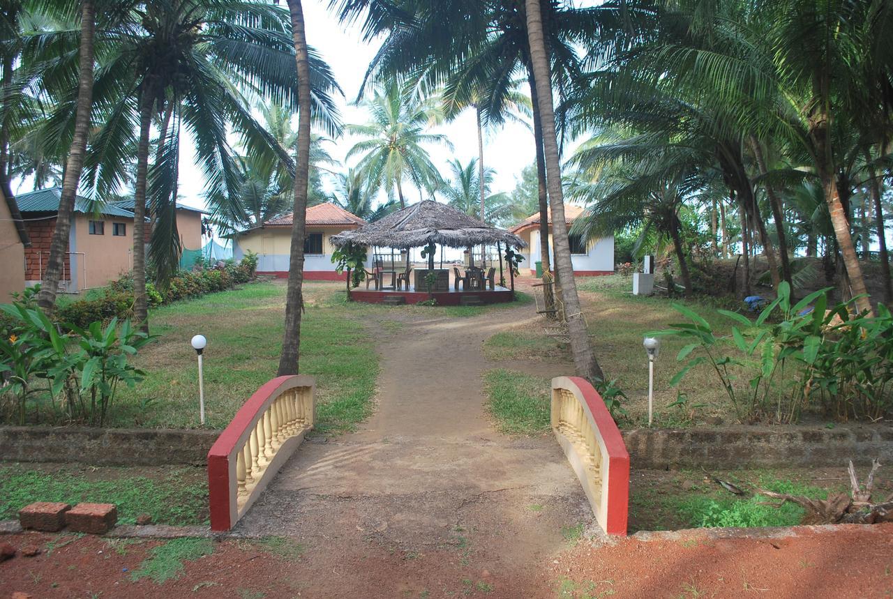 Pears Beach Resort Dāpoli Exterior foto