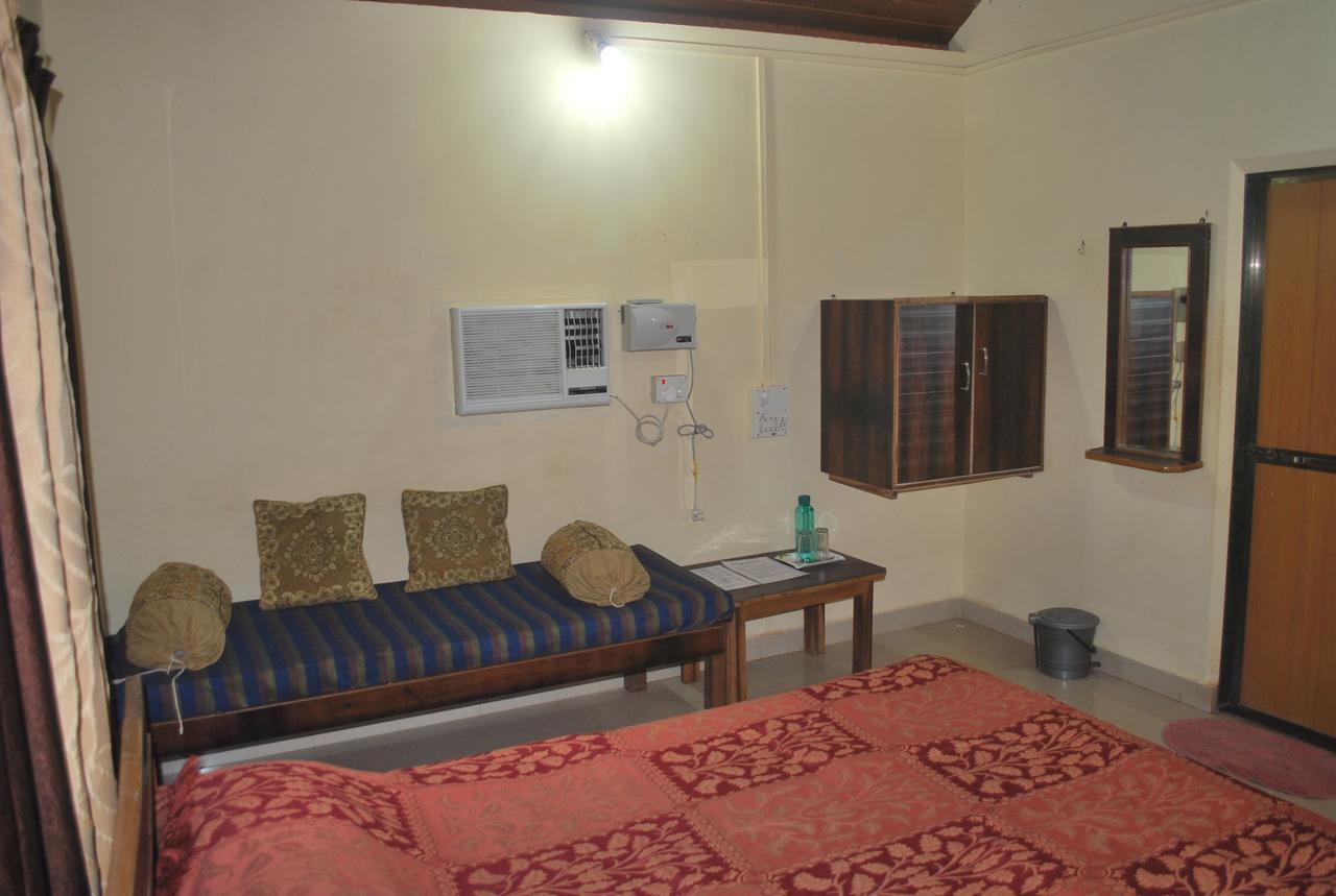 Pears Beach Resort Dāpoli Exterior foto