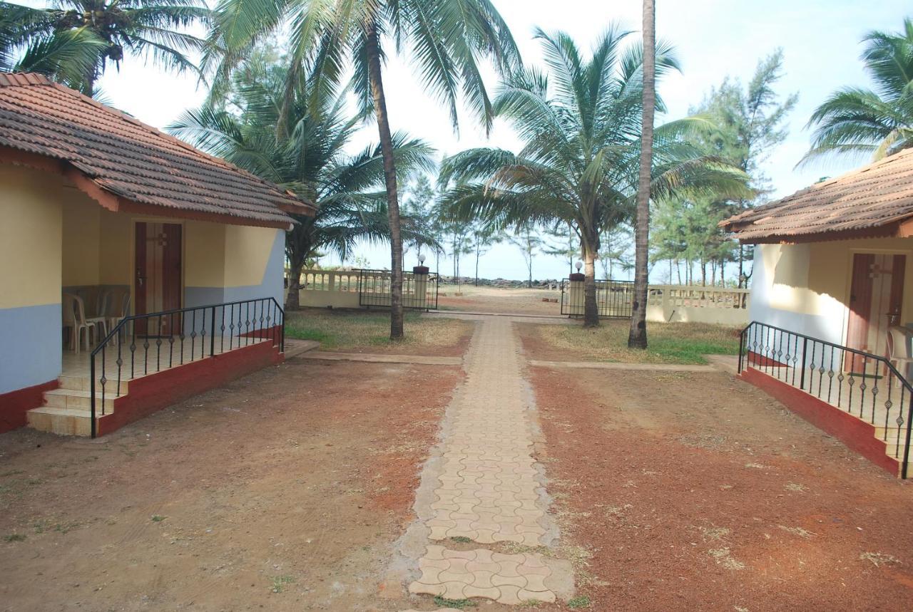 Pears Beach Resort Dāpoli Exterior foto