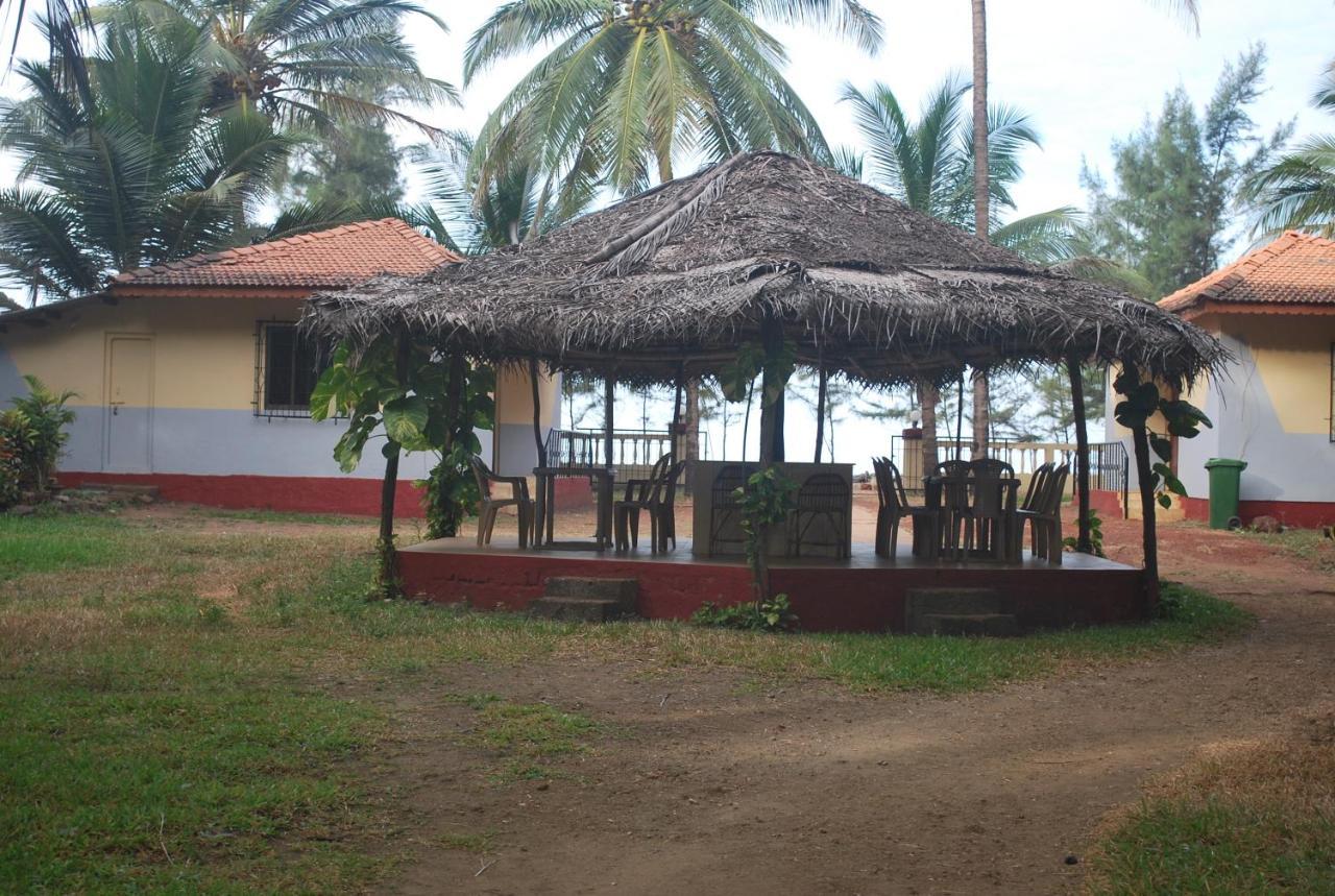 Pears Beach Resort Dāpoli Exterior foto